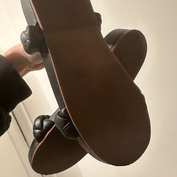 Kaanas braided slides - Picture 3 of 3